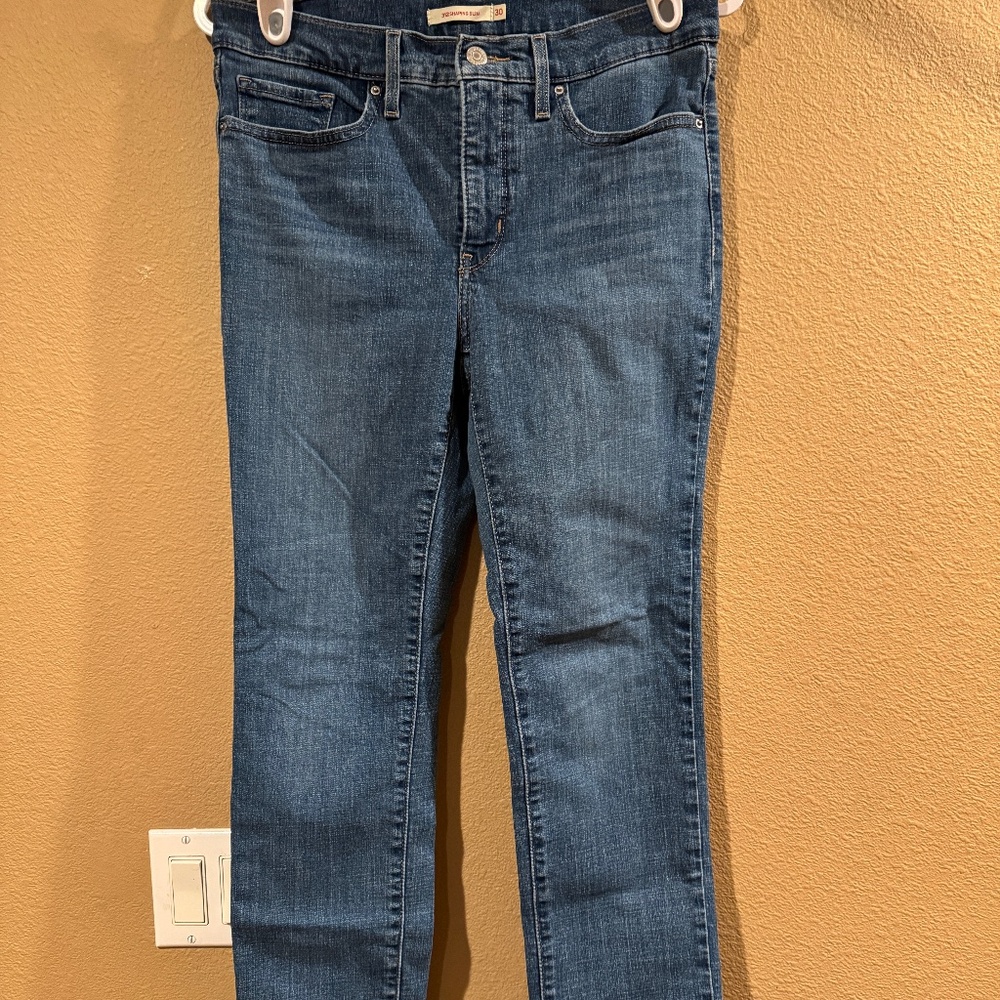 Levi Straight Fit Jeans